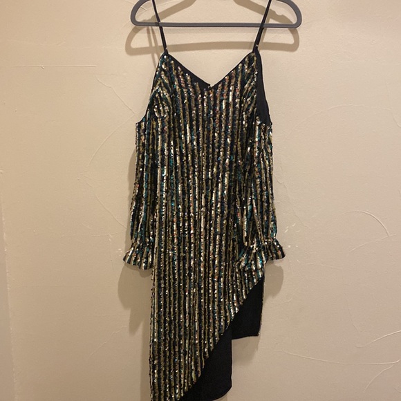 NWOT Tularosa/Revolve size small off the shoulder asymmetrical dress - Picture 3 of 4